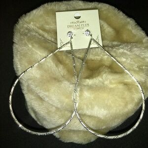 Brand new beautiful silver fashionable earrings